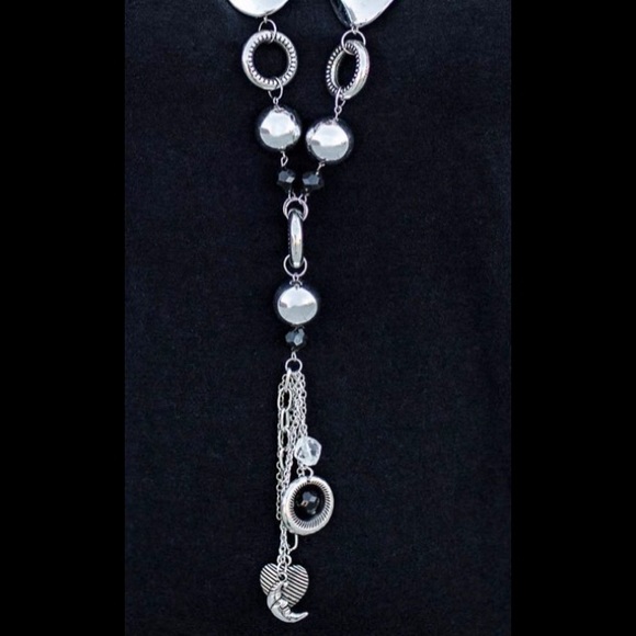 Black and silver necklace with matching earrings - Picture 3 of 3